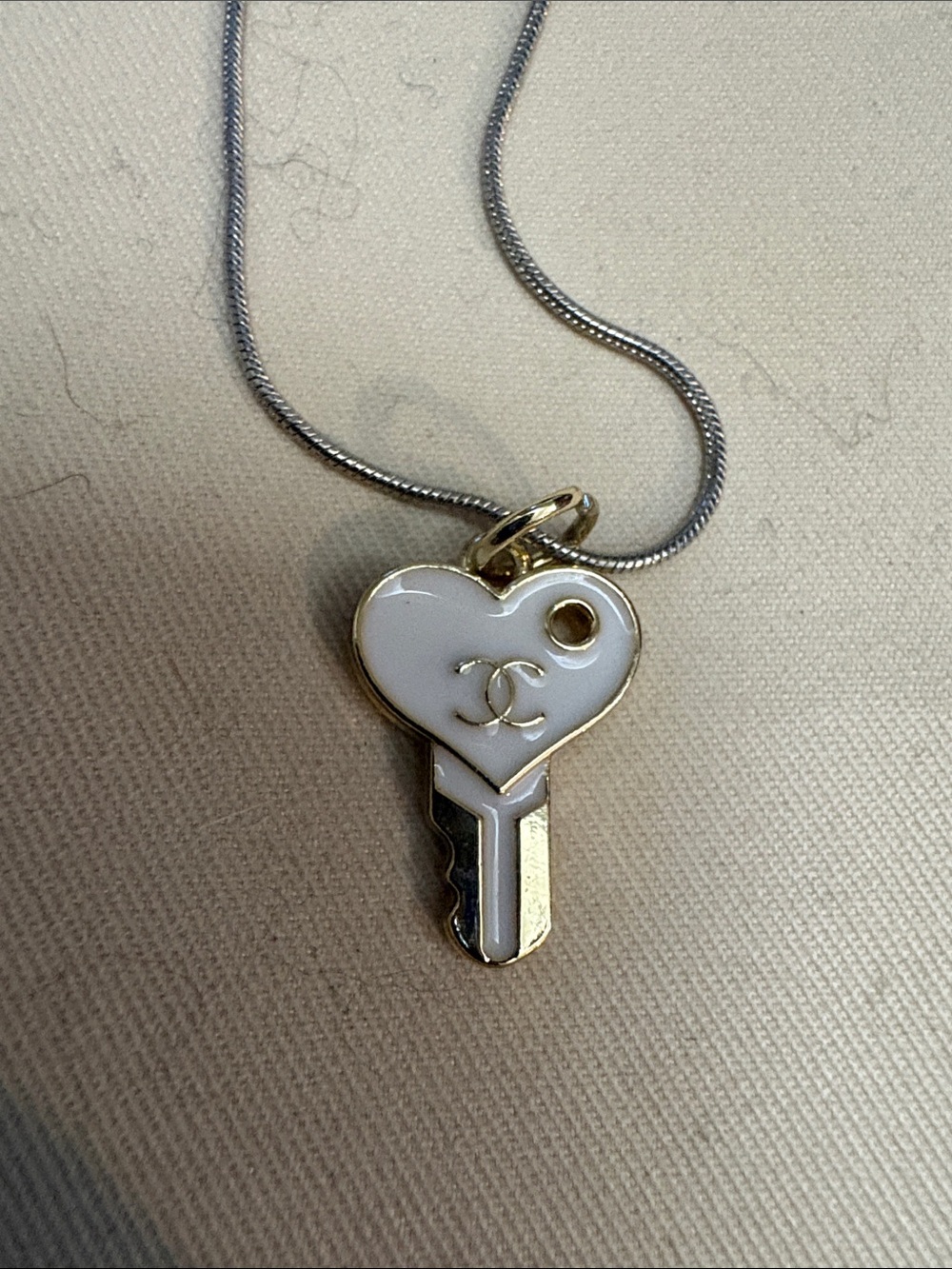 FASHION CC  charm White and Gold Heart Key Pendant Necklace